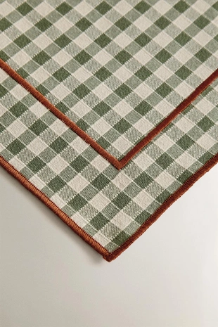 Салфетка из хлопка с клетчатым узором и контрастной стежкой