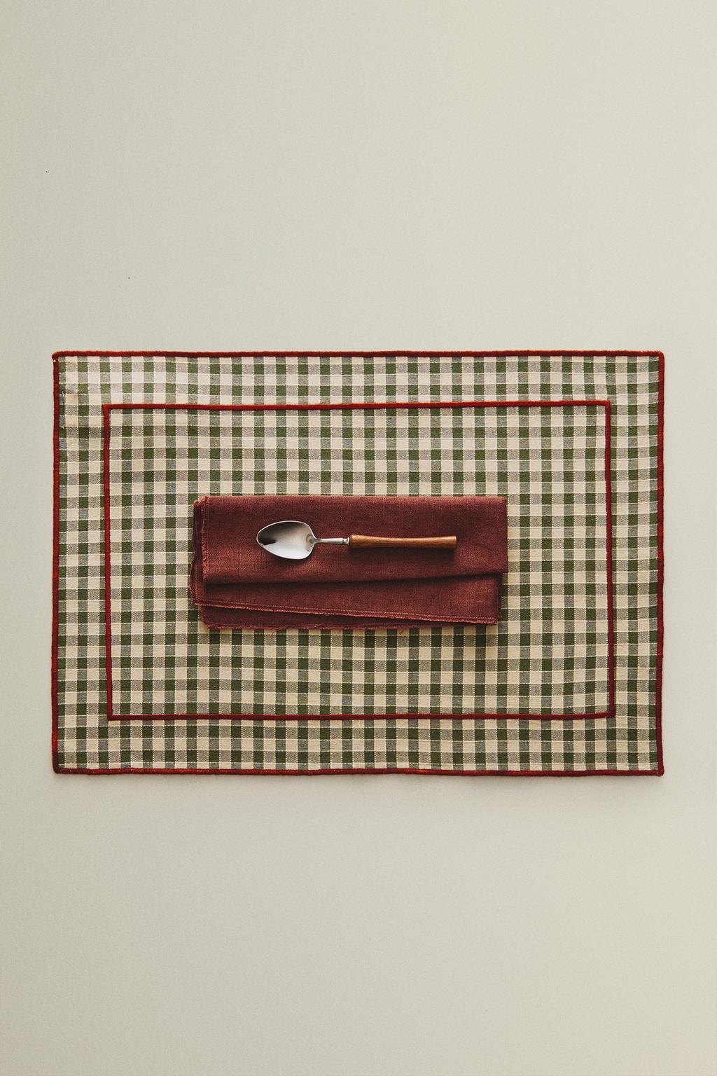 Салфетка из хлопка с клетчатым узором и контрастной стежкой