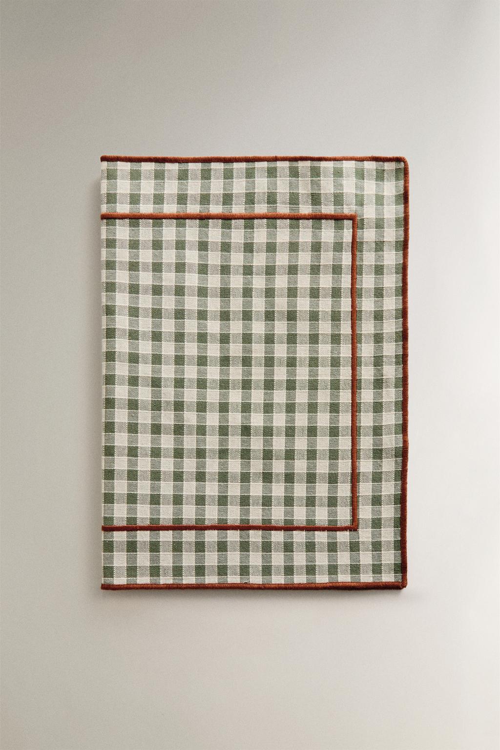 Салфетка из хлопка с клетчатым узором и контрастной стежкой