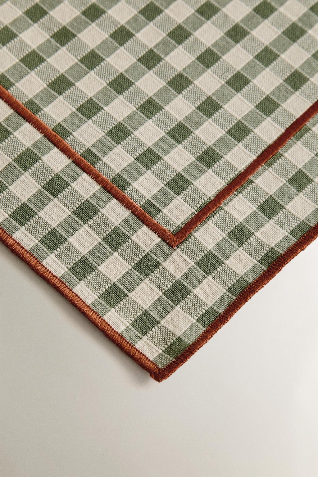 Салфетка из хлопка с клетчатым узором и контрастной стежкой