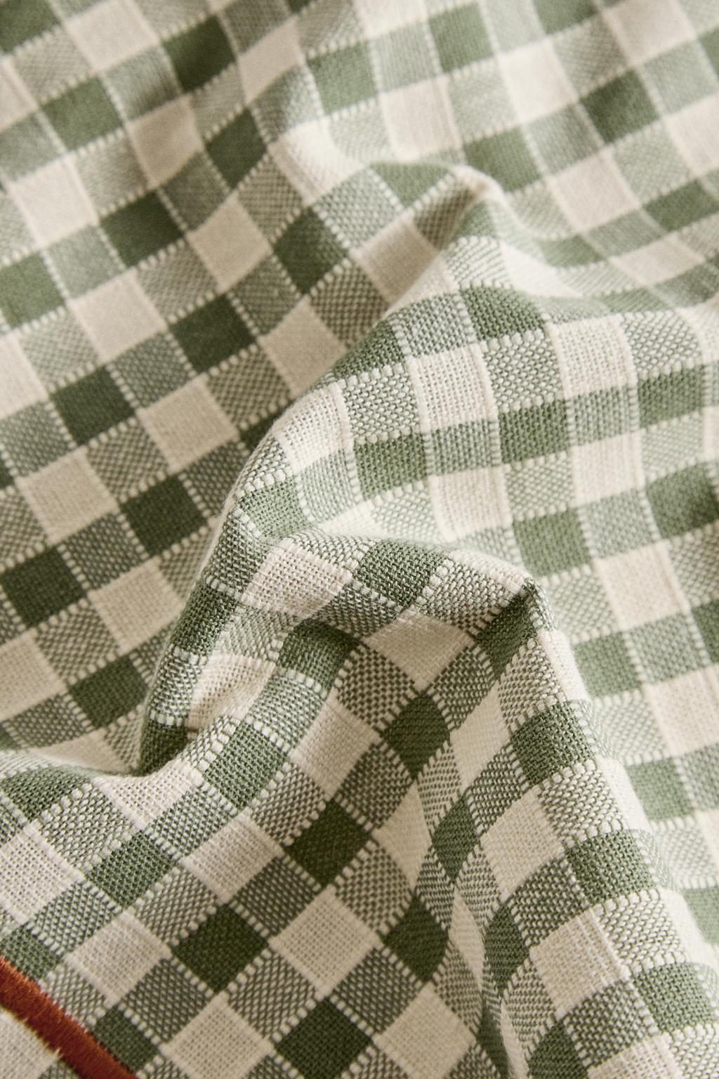 Салфетка из хлопка с клетчатым узором и контрастной стежкой