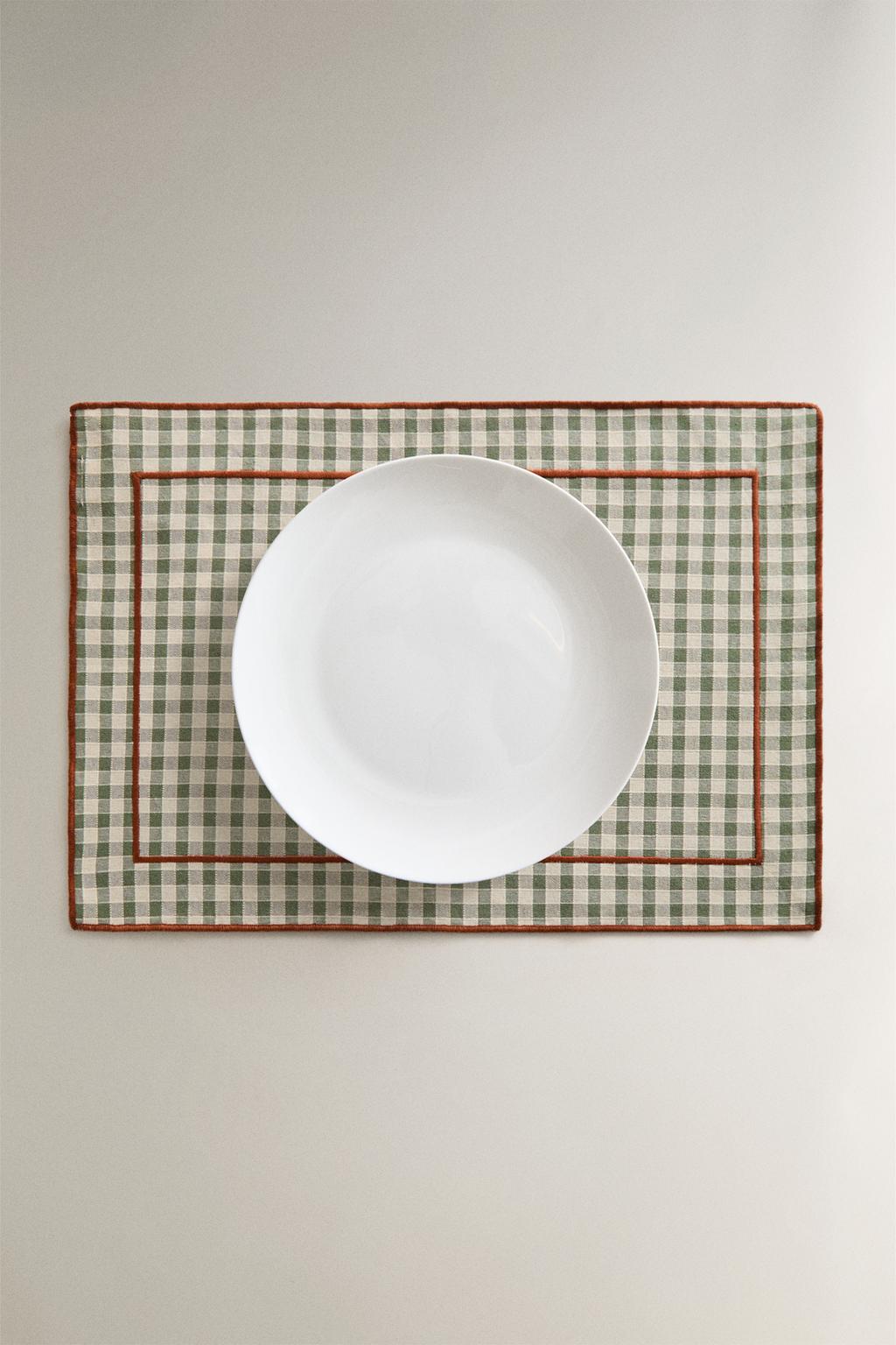 Салфетка из хлопка с клетчатым узором и контрастной стежкой