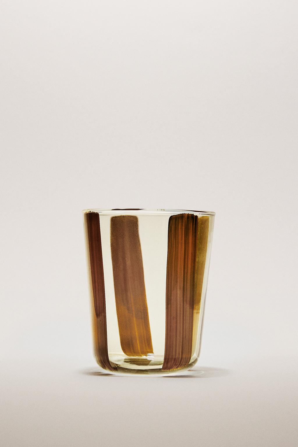 Стакан из стекла в полоску