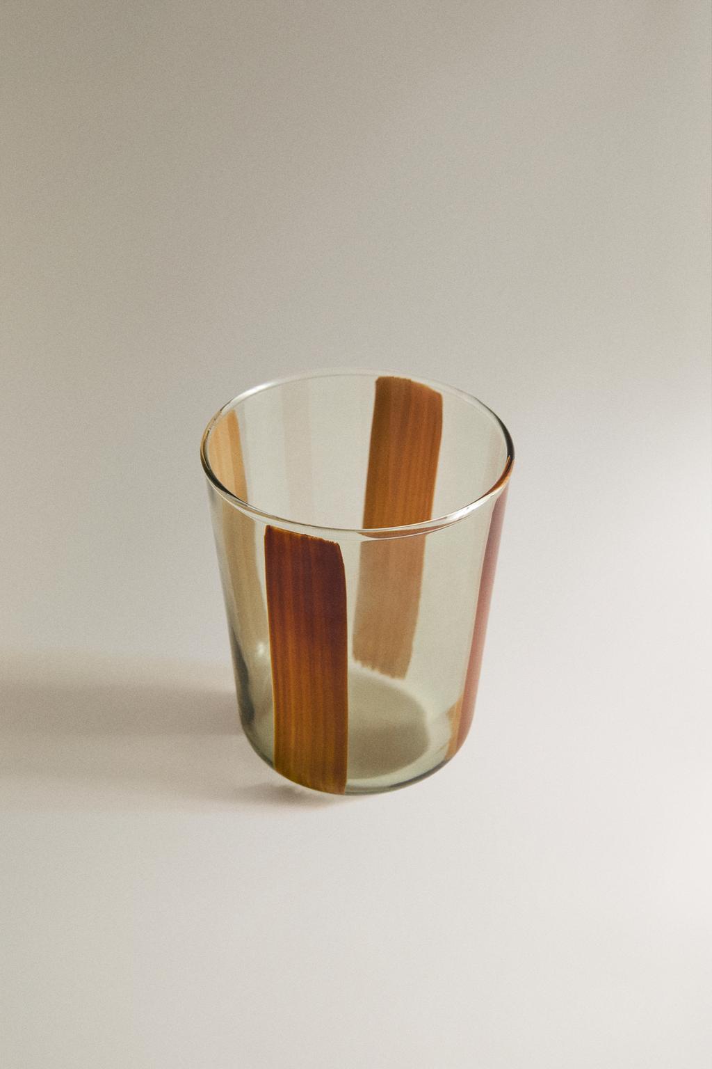 Стакан из стекла в полоску