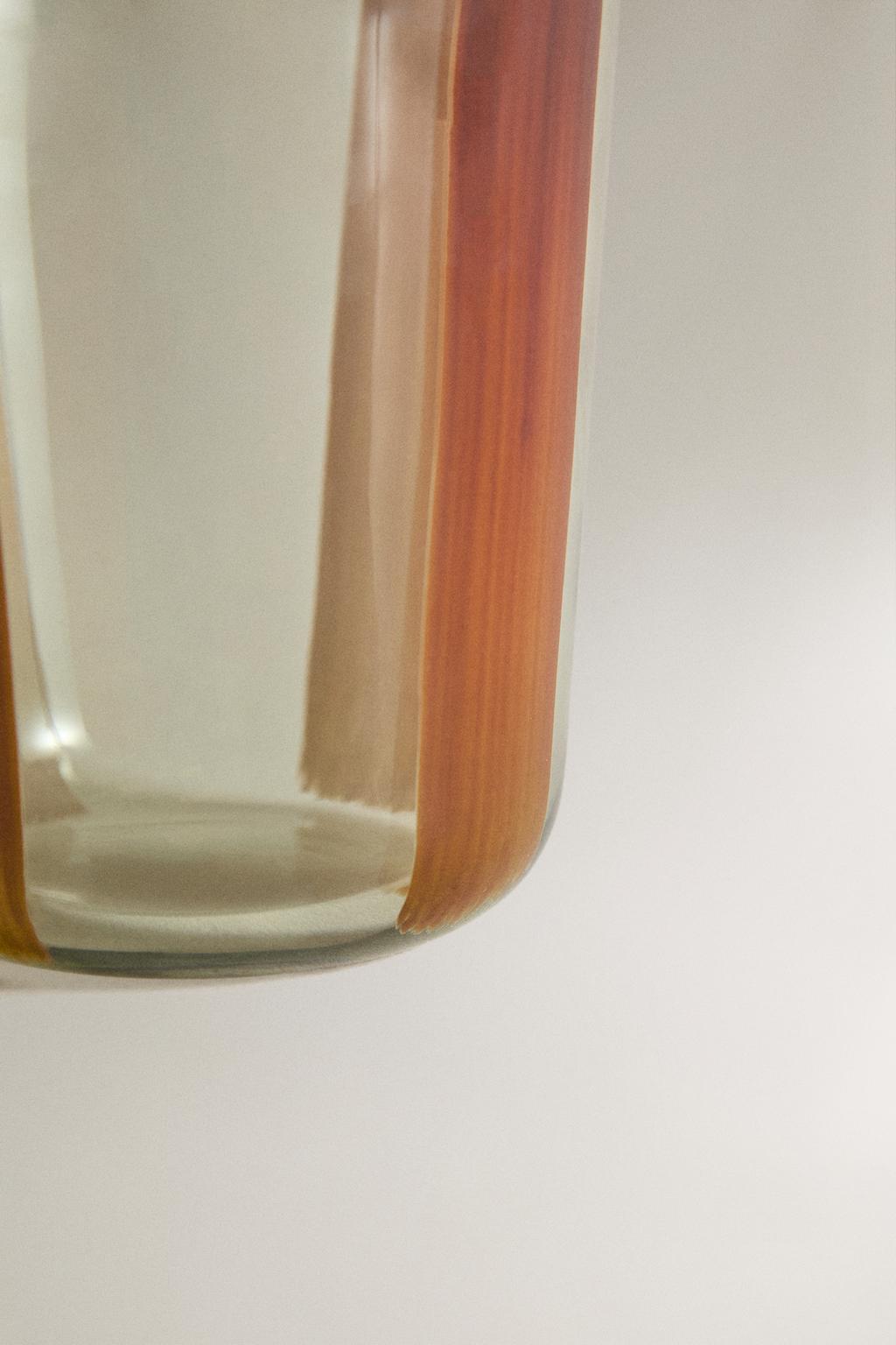 Стакан из стекла в полоску