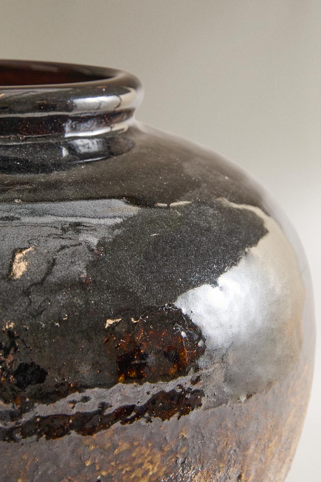 Ваза из эмалированной керамики среднего размера