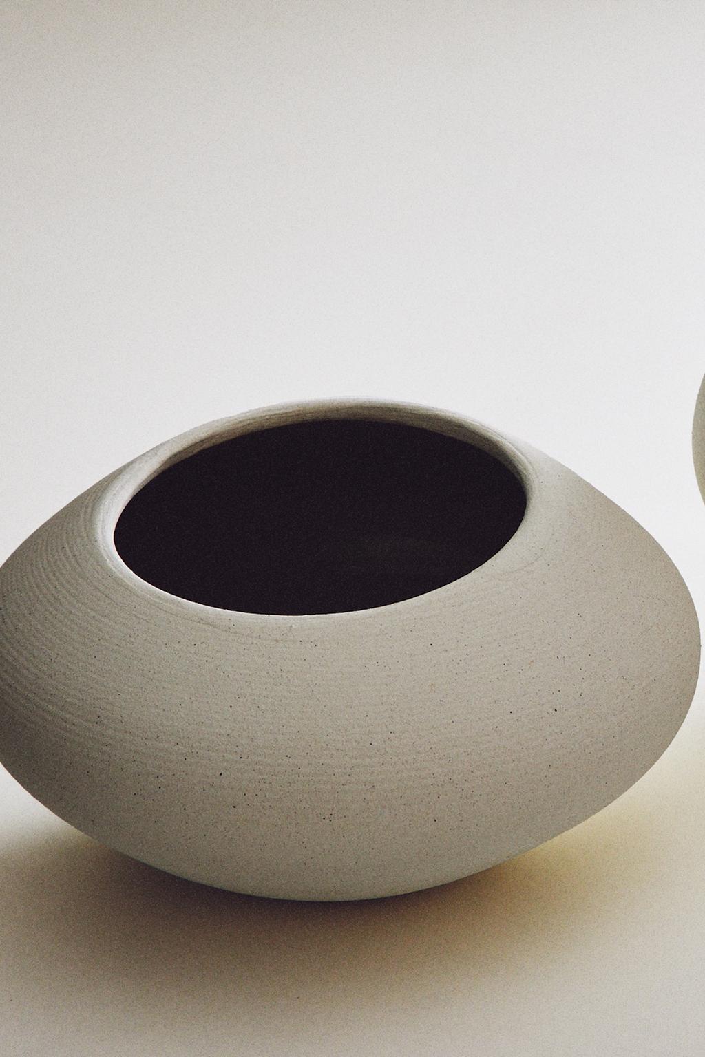 Керамическая ваза овальная