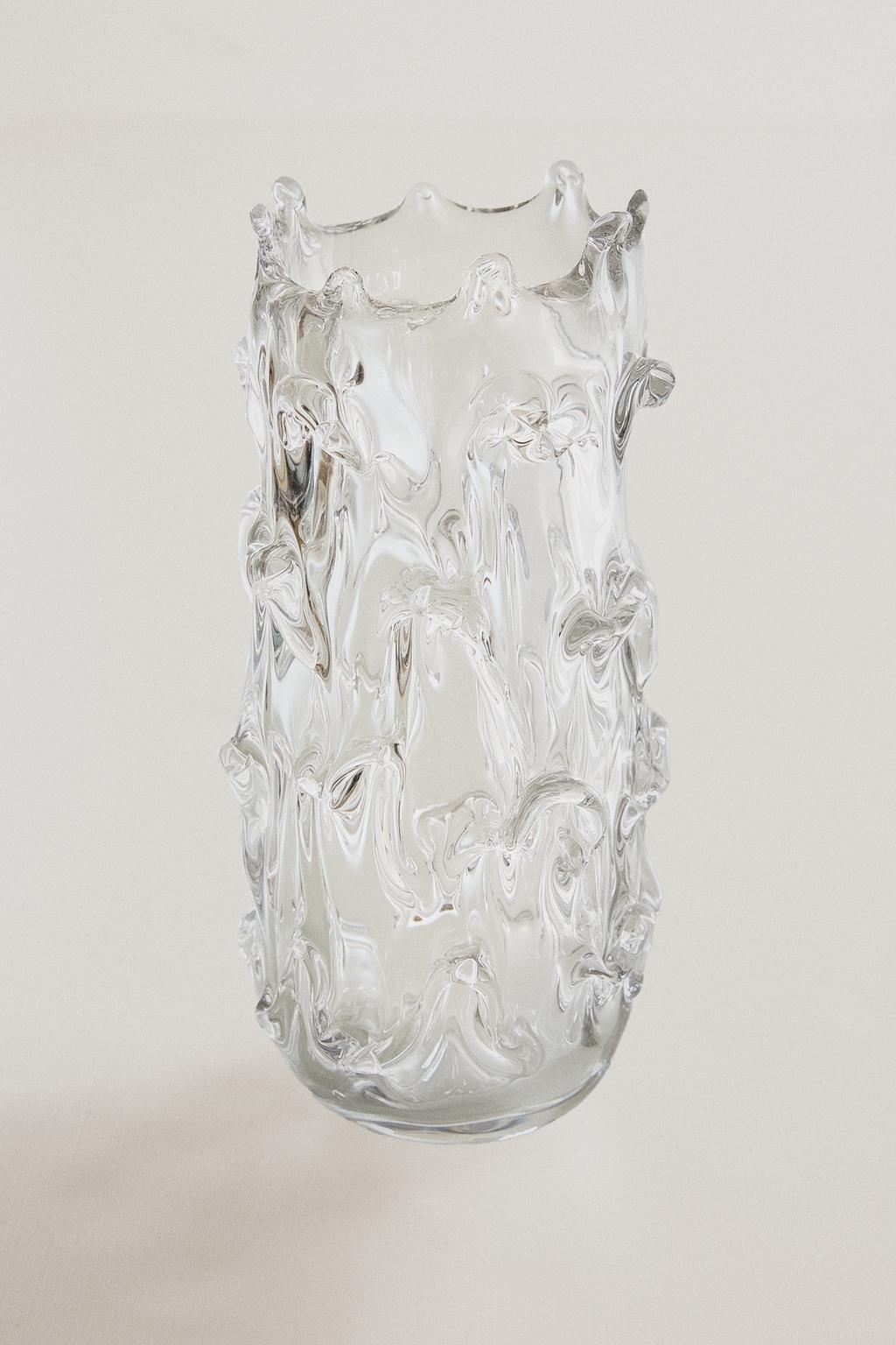 Большая декоративная ваза с неправильной формой