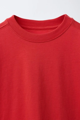 Однотонная футболка