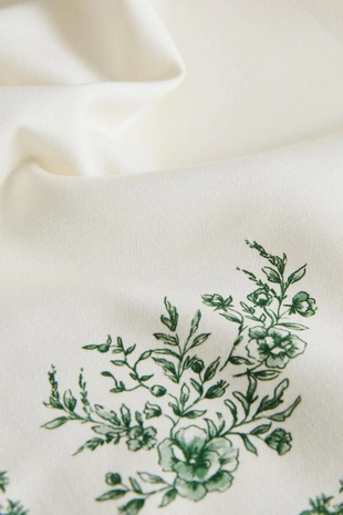 Набор из двух атласных салфеток с цветочным принтом- Заказать в России