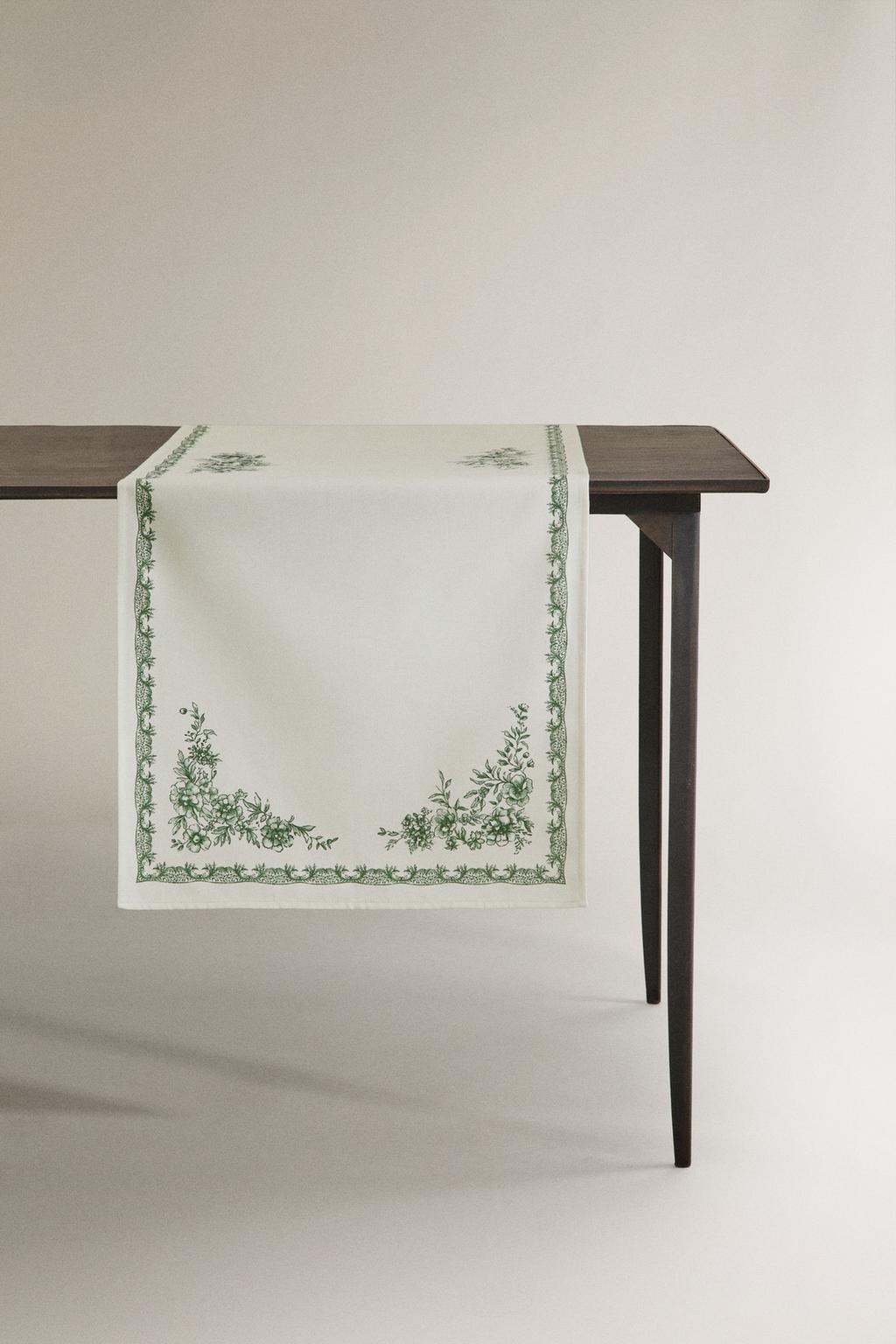 Сатиновый план на стол с печатным узором