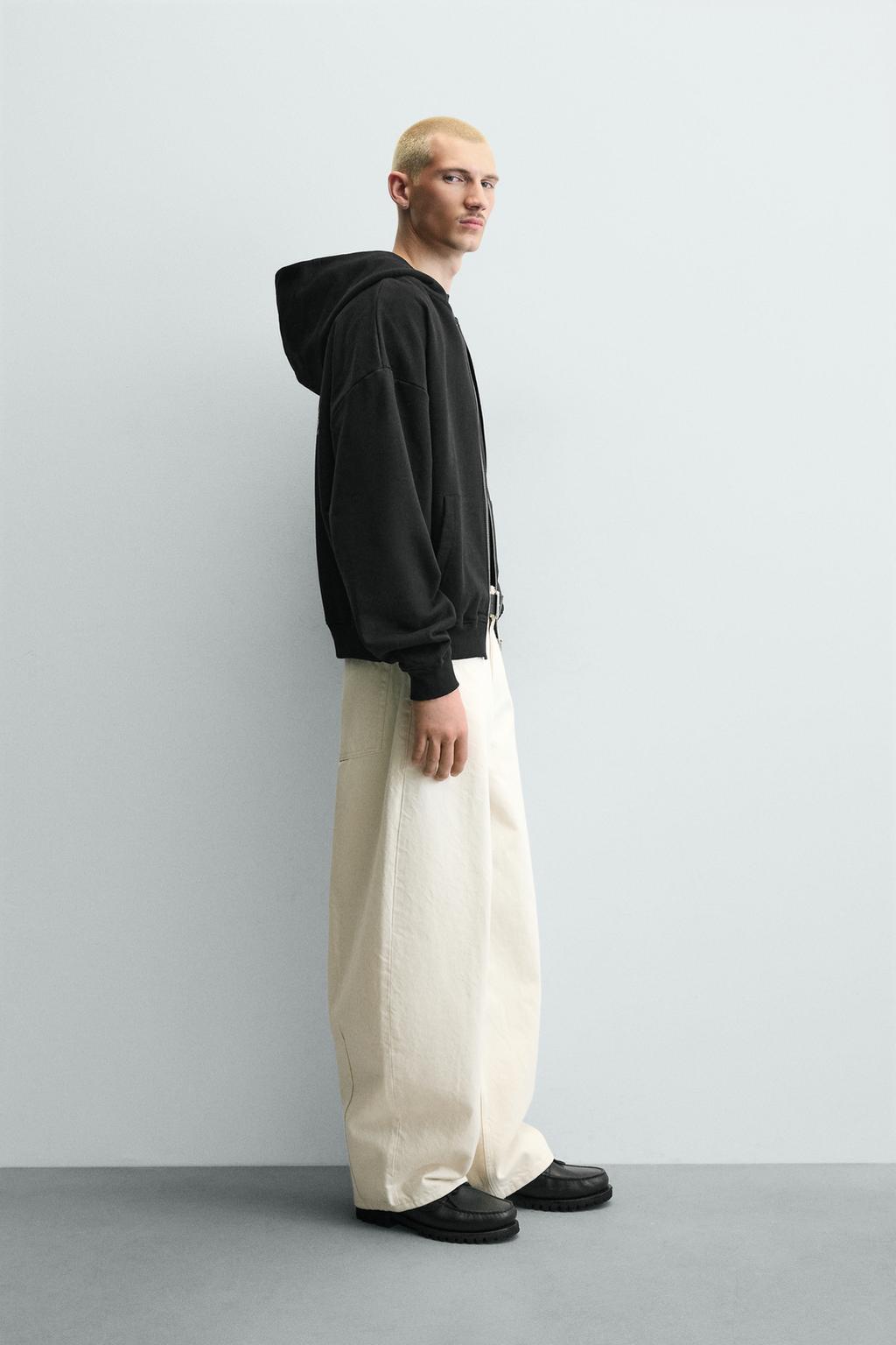 УКОРОЧЕННАЯ ХУДИ С КАПЮШОНОМ И НАДПИСЯМИ