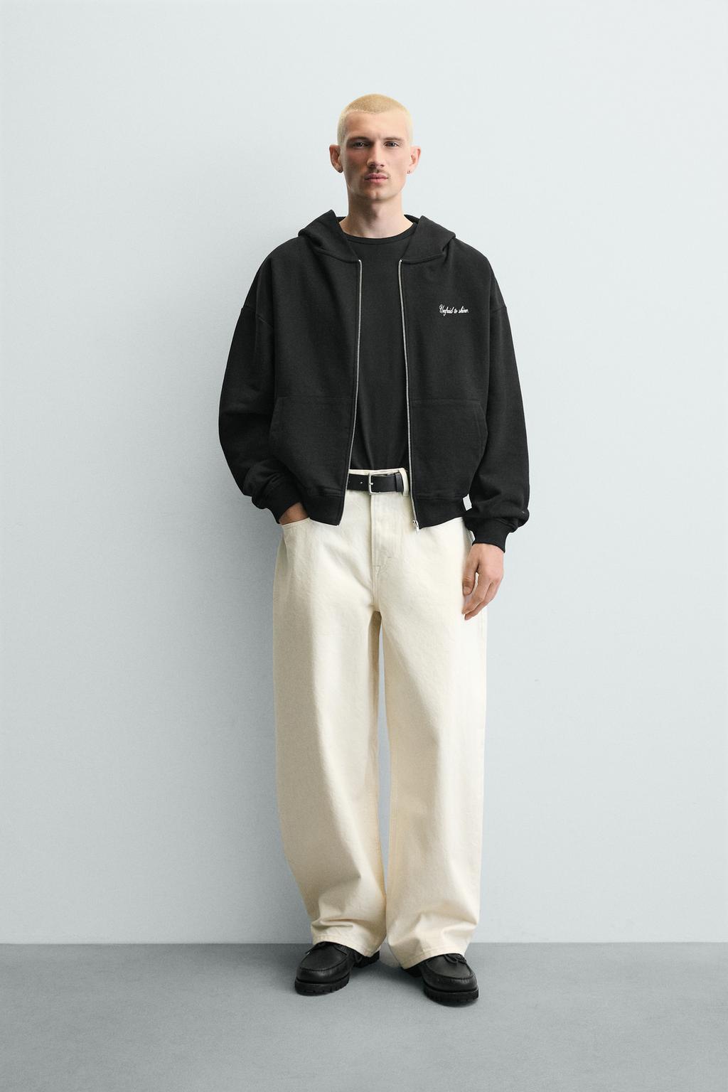 УКОРОЧЕННАЯ ХУДИ С КАПЮШОНОМ И НАДПИСЯМИ