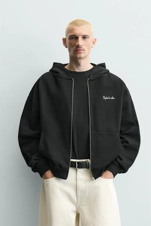 Укороченная худи с капюшоном и надписями- Заказать в России