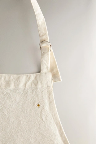 Фартук с вышитым клевером- Заказать в России