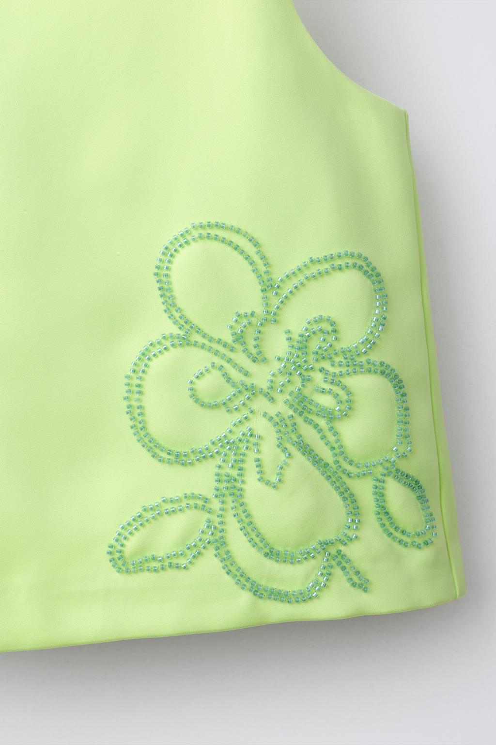 ТОП С ВЫШИТЫМ ЦВЕТКОМ И БУСИНАМИ