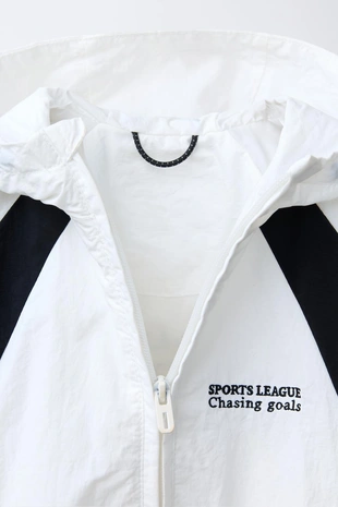 Легкий дождевик с текстовым принтом- Заказать в России