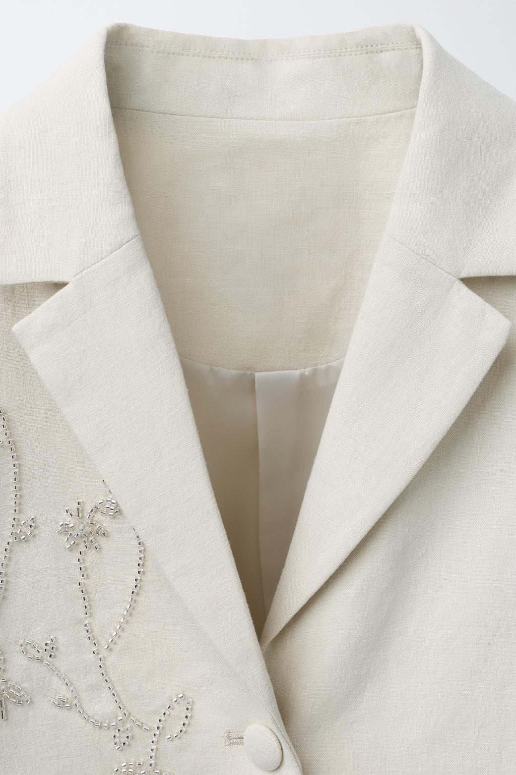 БЛЕЙЗЕР ИЗ СМЕСОВОГО ЛЬНА С БУСИНАМИ