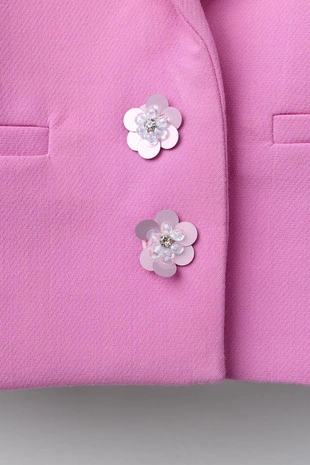 Укороченный блейзер с декоративными пуговицами- Заказать в России