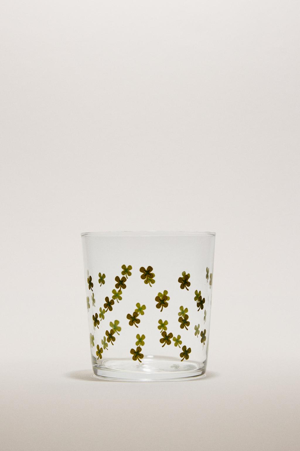 Стеклянная чашка с переводом клевера