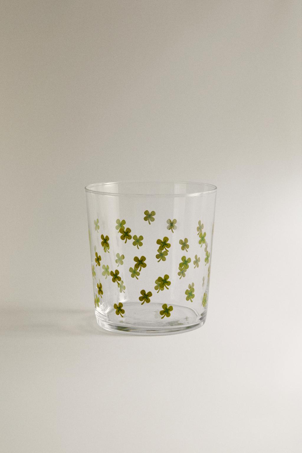 Стеклянная чашка с переводом клевера