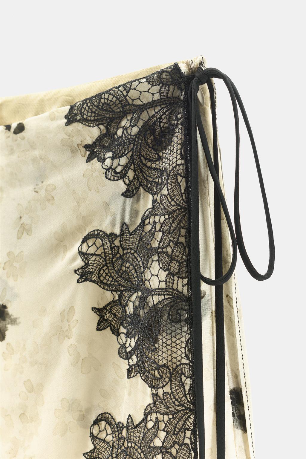 ЮБКА-ШОРТЫ С КРУЖЕВНЫМ УЗОРОМ