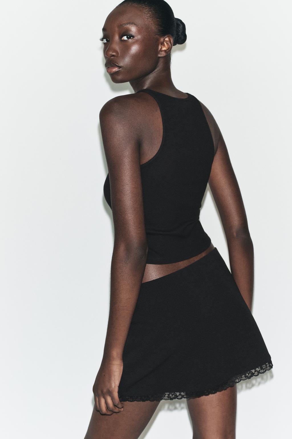 МИНИ-ЮБКА ИЗ ЭЛАСТИЧНОЙ ТКАНИ С КРУЖЕВОМ