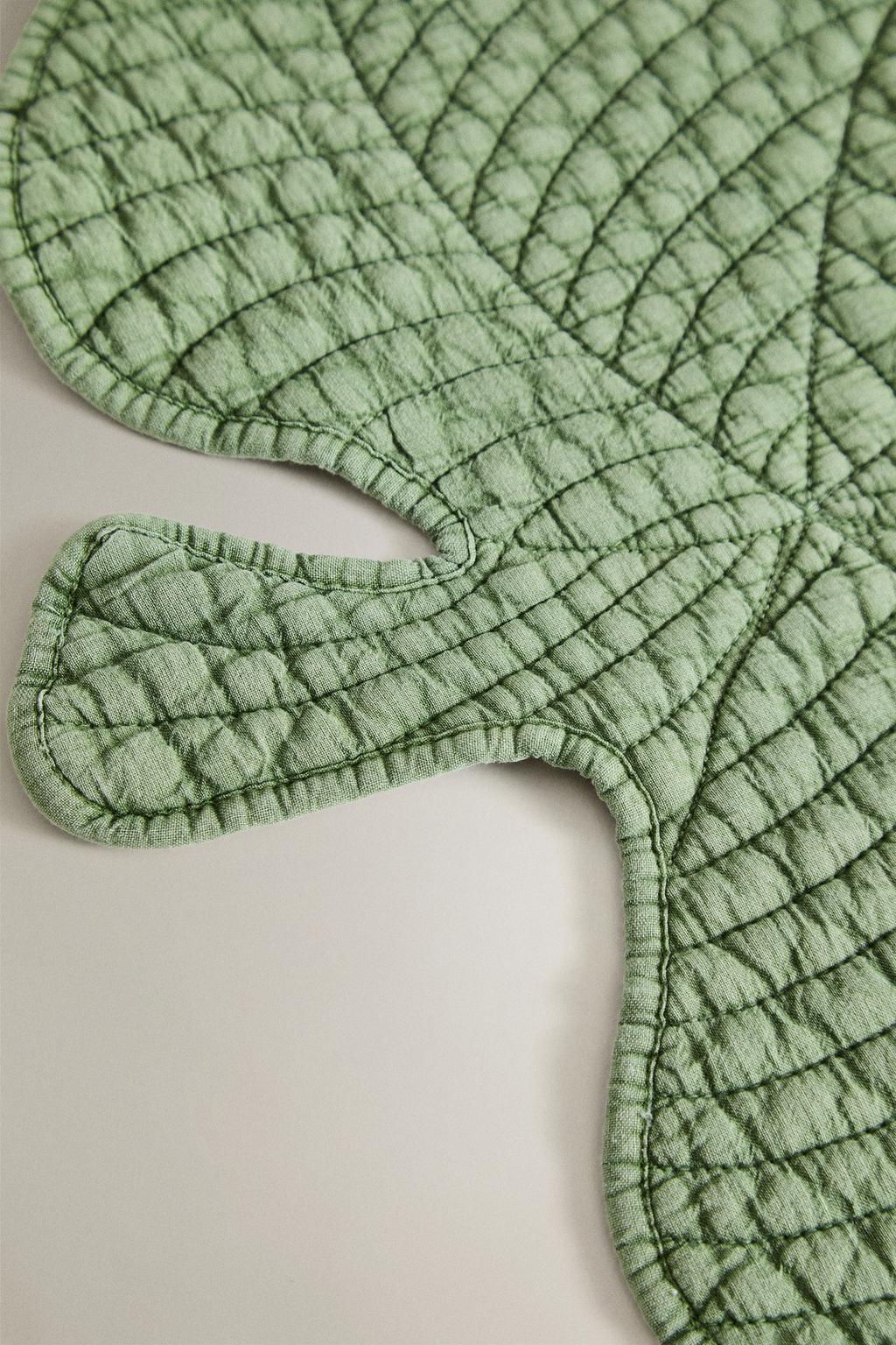 Стежаный подстаканник в форме клевера