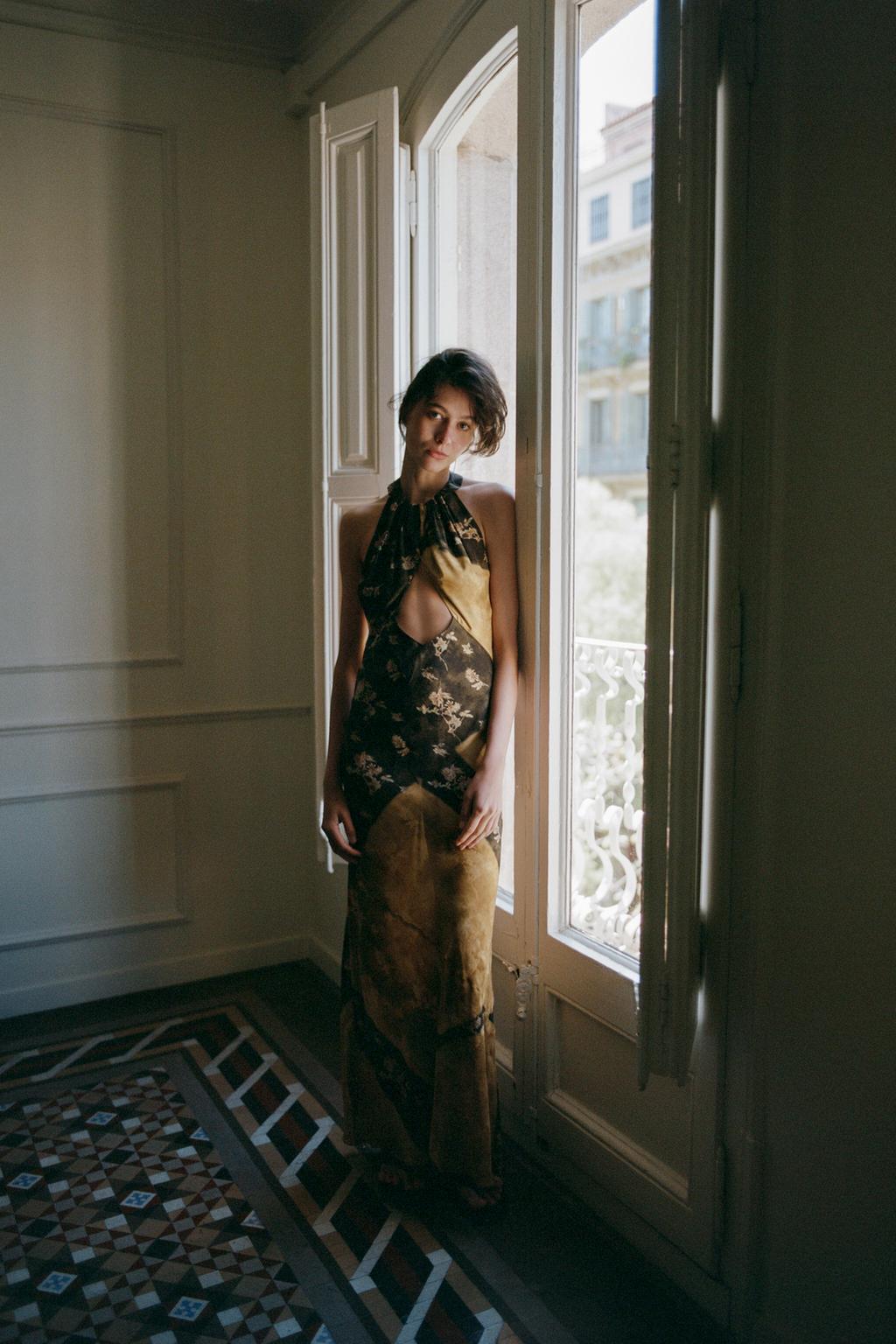 ПЛАТЬЕ ХАЛТЕР С ПРИНТОМ