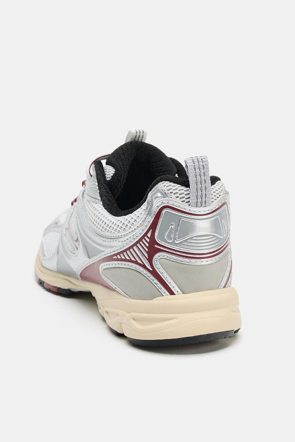 КОНТРАСТНЫЕ КРОССОВКИ