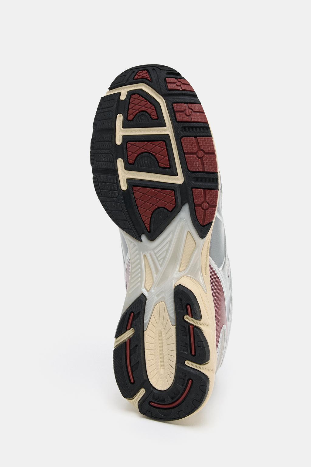 КОНТРАСТНЫЕ КРОССОВКИ