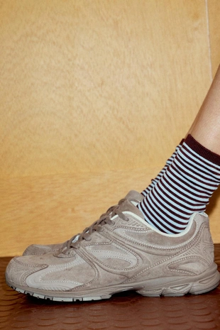 Спортивные кроссовки- Заказать в России