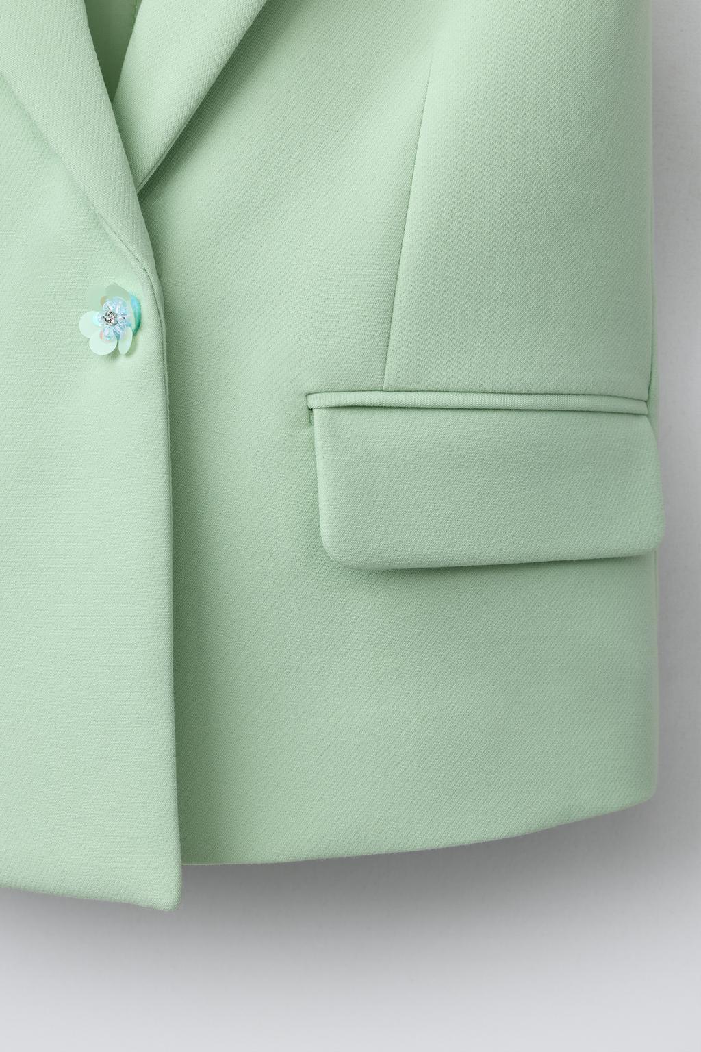 ДЛИННЫЙ ЖИЛЕТ С ДЕКОРАТИВНОЙ ПУГОВИЦЕЙ