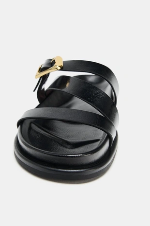 Сандалии на плоской подошве с пряжками- Заказать в России