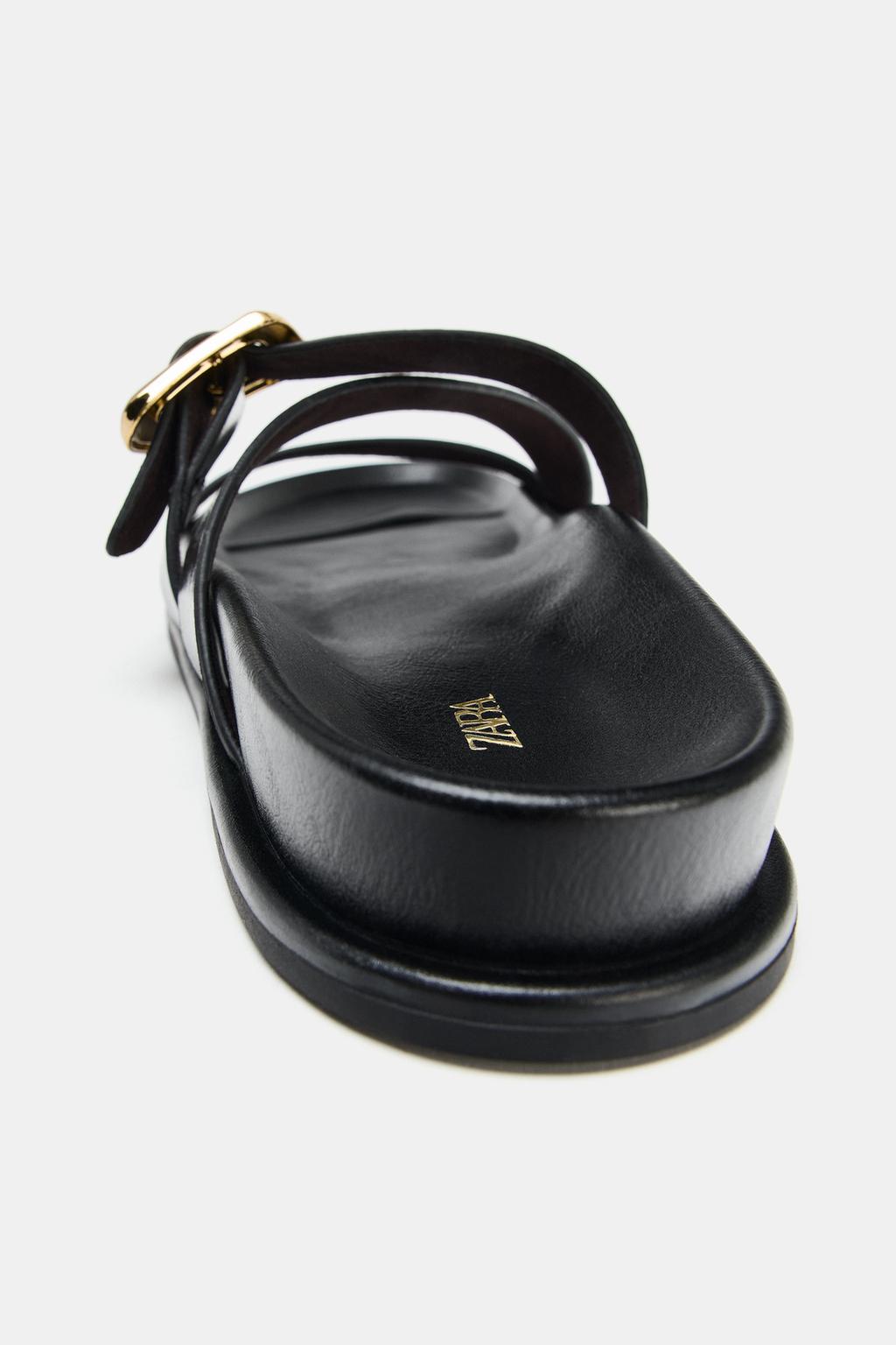 САНДАЛИИ НА ПЛОСКОЙ ПОДОШВЕ С ПРЯЖКАМИ