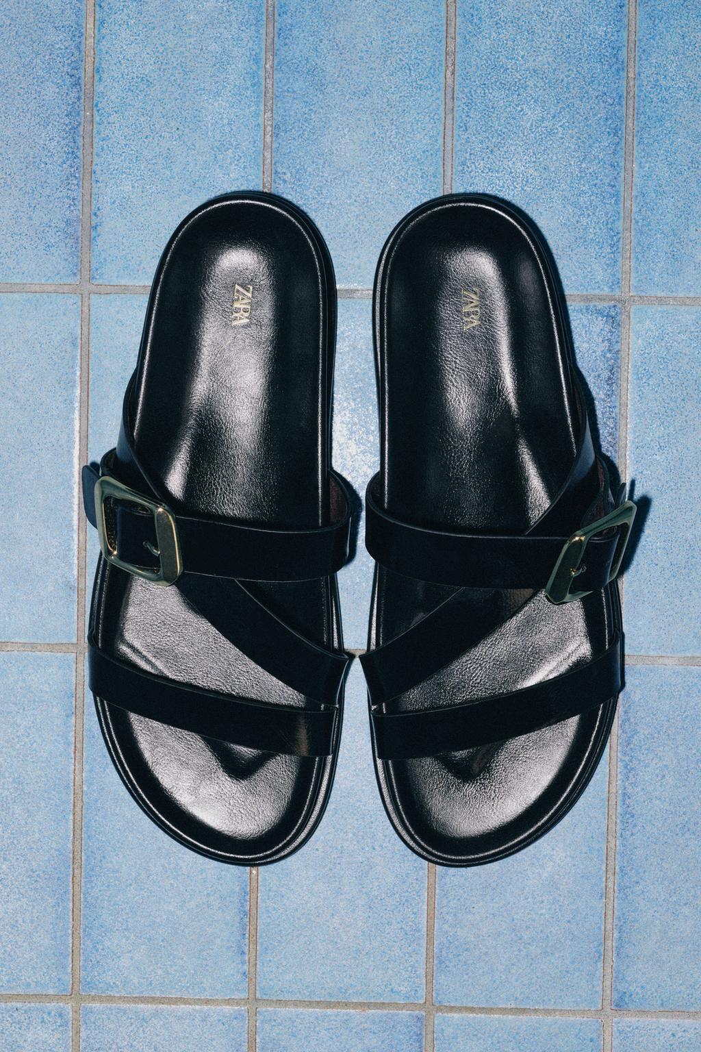 САНДАЛИИ НА ПЛОСКОЙ ПОДОШВЕ С ПРЯЖКАМИ