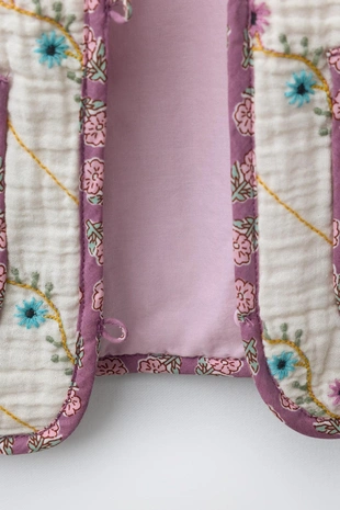 Стеганая куртка с вышивкой в виде цветов- Заказать в России