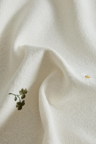 Набор салфеток с вышитыми клеверами и маргаритками (набор из 2 шт.)- Заказать в России