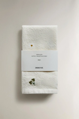 Набор салфеток с вышитыми клеверами и маргаритками (набор из 2 шт.)- Заказать в России