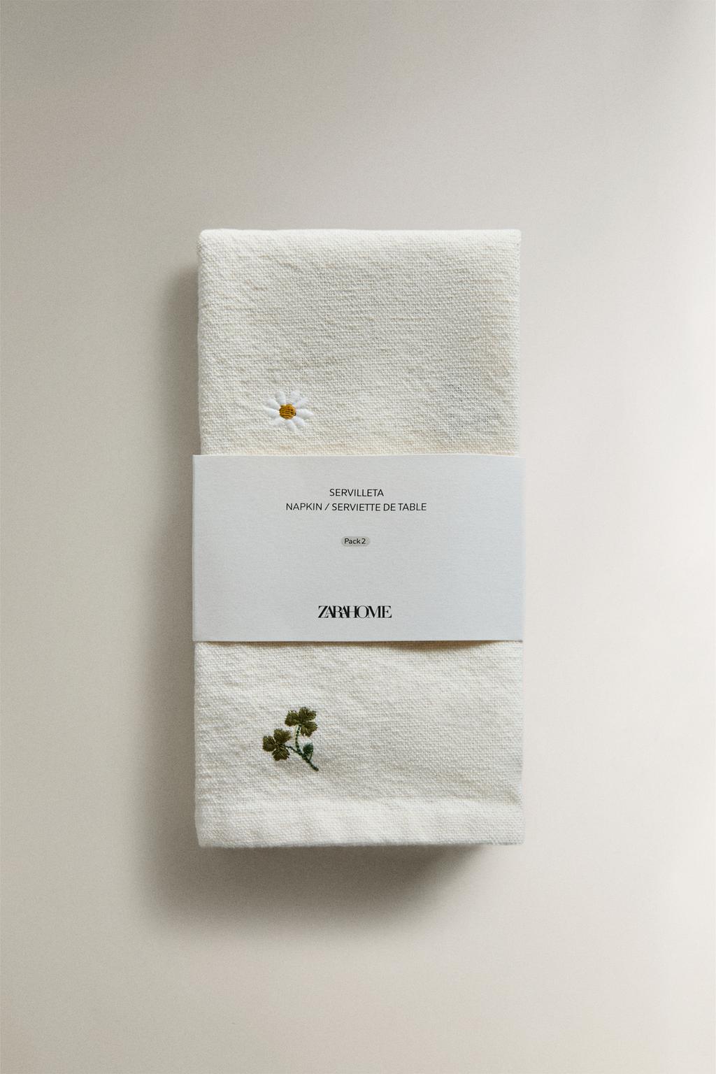 Набор салфеток с вышитыми клеверами и маргаритками (набор из 2 шт.)