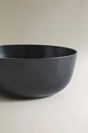 Железная кастрюля с ручкой из акации