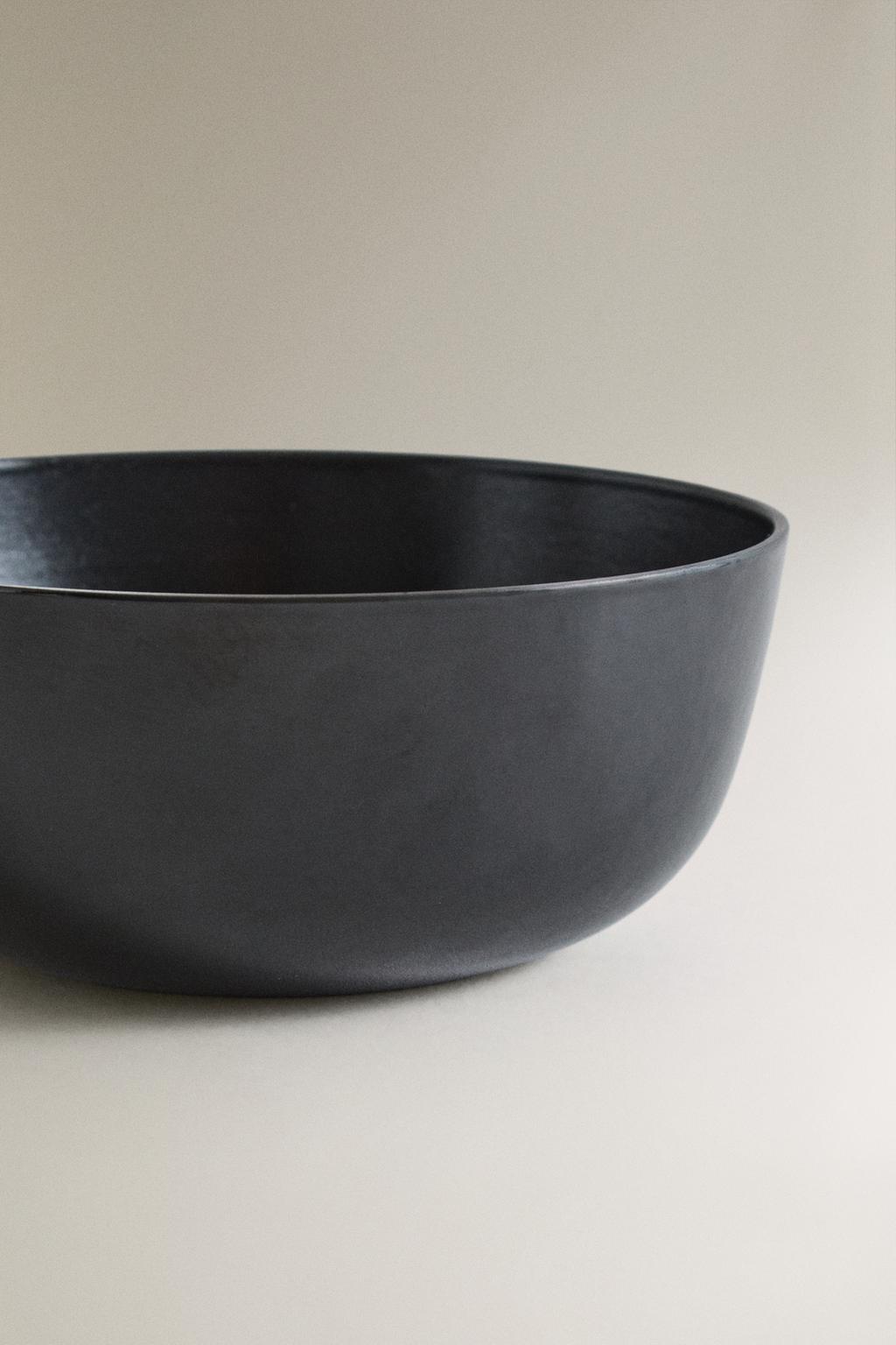 Железная кастрюля с ручкой из акации