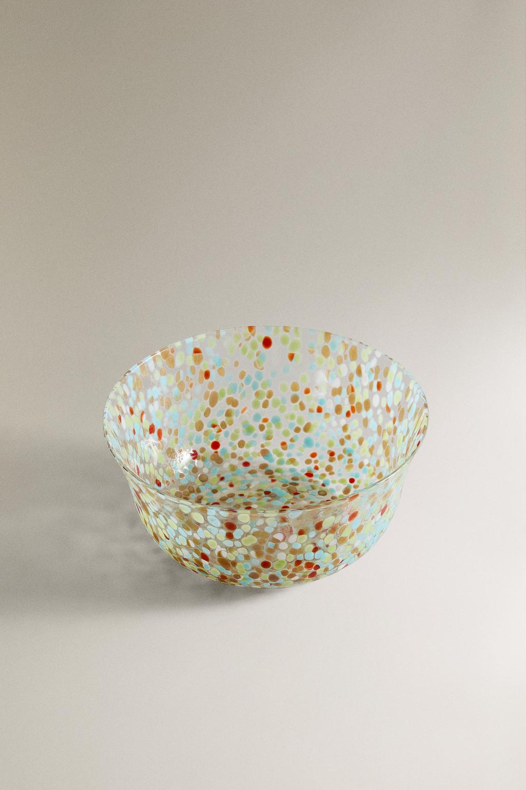 Стеклянная чаша с разноцветными вкраплениями