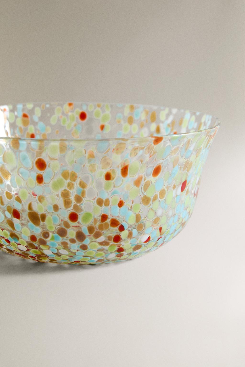 Стеклянная чаша с разноцветными вкраплениями