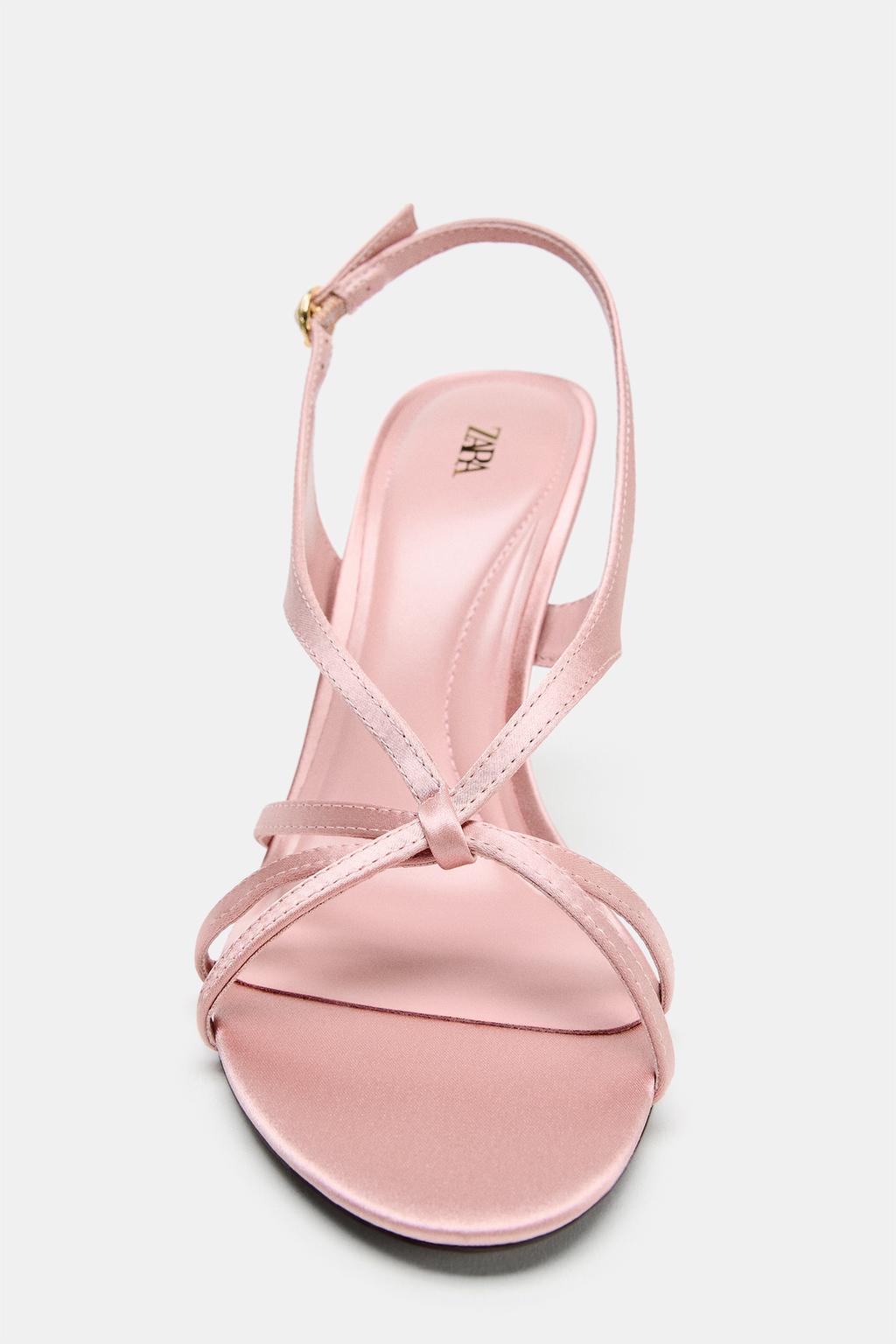 АТЛАСНЫЕ БОСОНОЖКИ НА КАБЛУКЕ