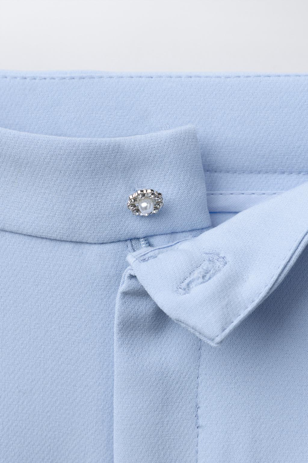 КОСТЮМНЫЕ БРЮКИ С ДЕКОРАТИВНОЙ ПУГОВИЦЕЙ