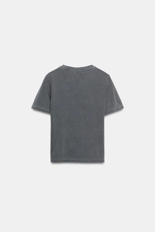 Футболка с текстовым принтом и эффектом потертости