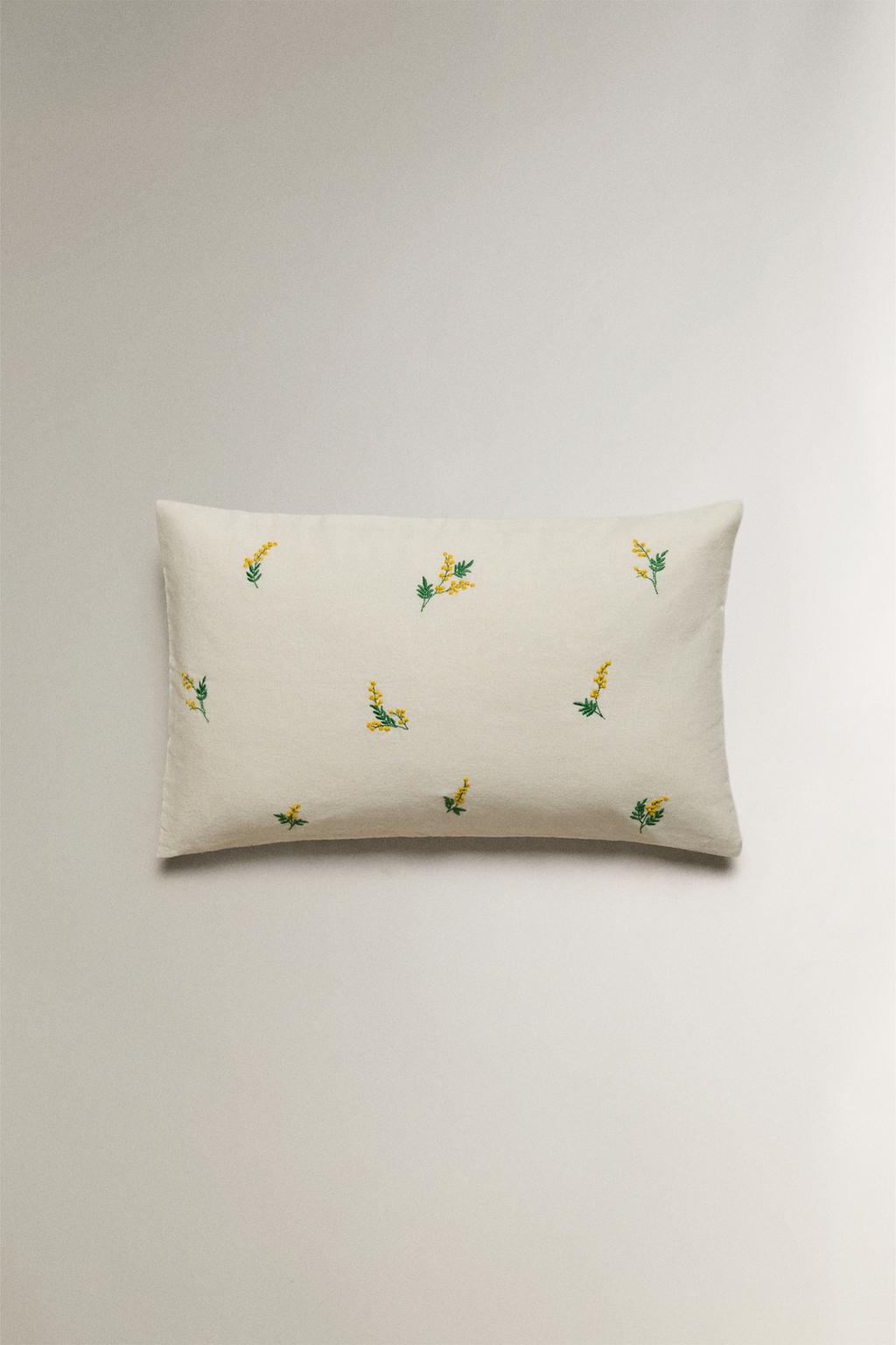 Наволочка с изображением мимозы
