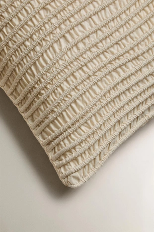 Чехол для декоративной подушки с фигурными складками- Заказать в России