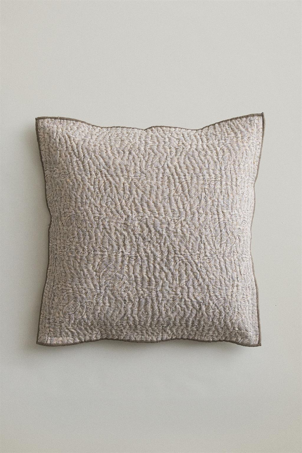 Наволочка с цветочным принтом